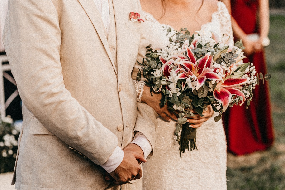 Het trouwboeket met diverse bloemen