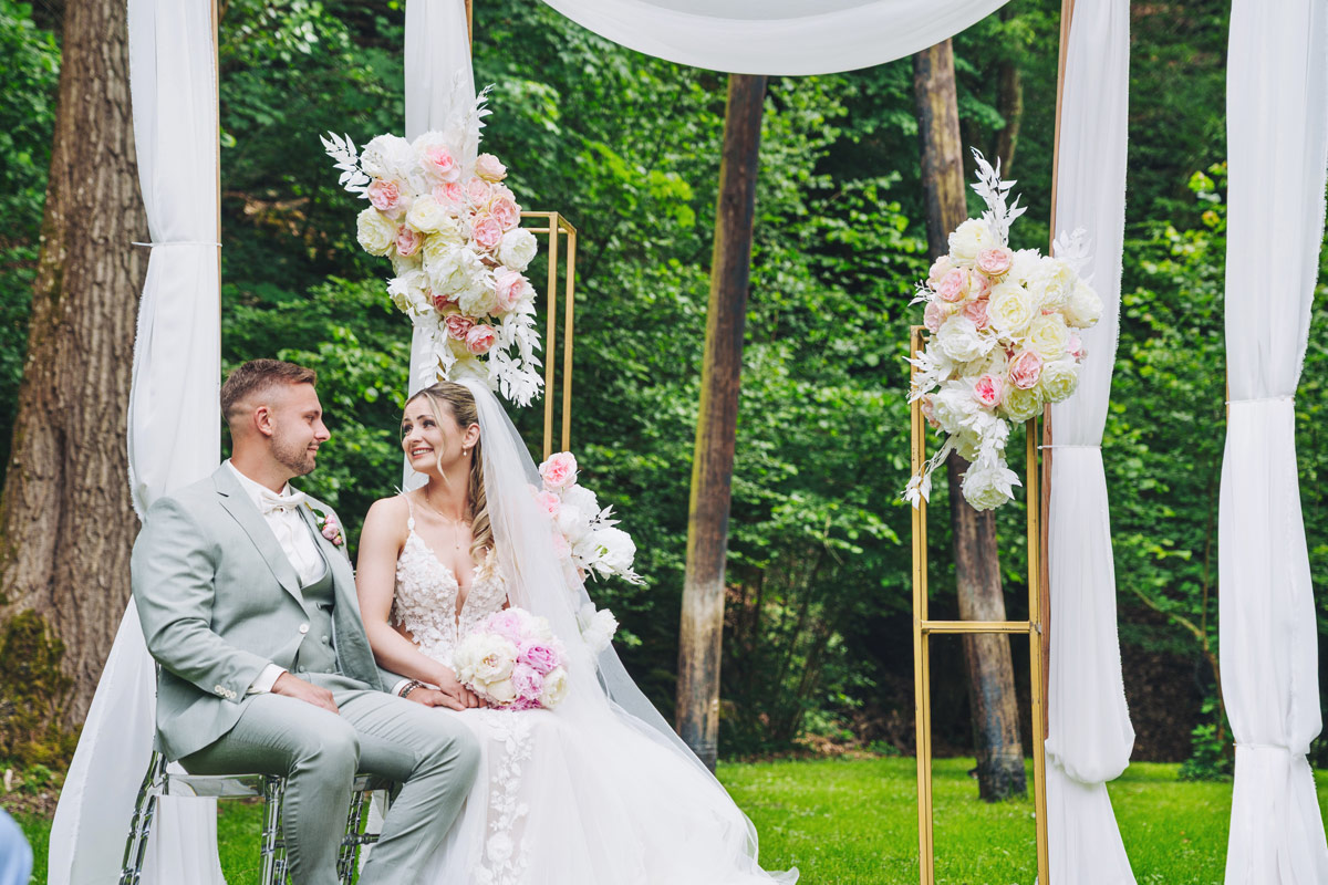 trouwen_in_de_gemeente_Velsen_trouwambtenaar